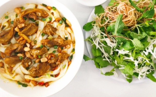 Mì Quảng Ấm Chè Xanh - Nguyễn Tiểu La