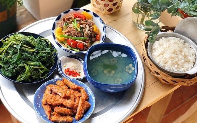 Tiệm Cơm Quốc Dân - Phan Tứ