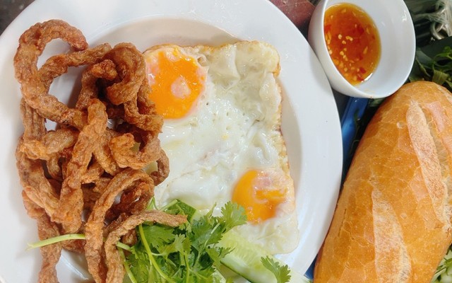 Bánh Mì Chả Cá Nhi Béo - Chung Cư Trần Quang Diệu