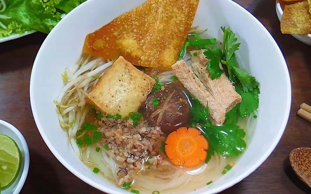 Hủ Tiếu Mì Chay Chị Huyền - Lê Văn Sỹ