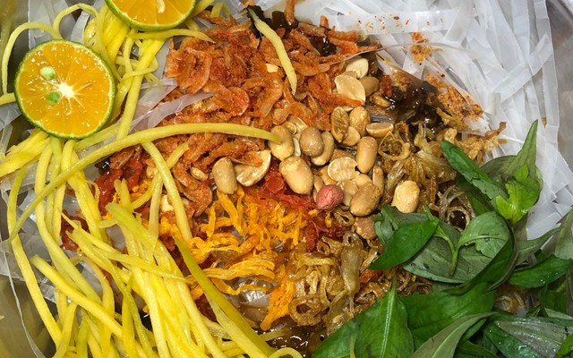 Em Ngọc - Bánh Tráng Trộn - Khuông Việt