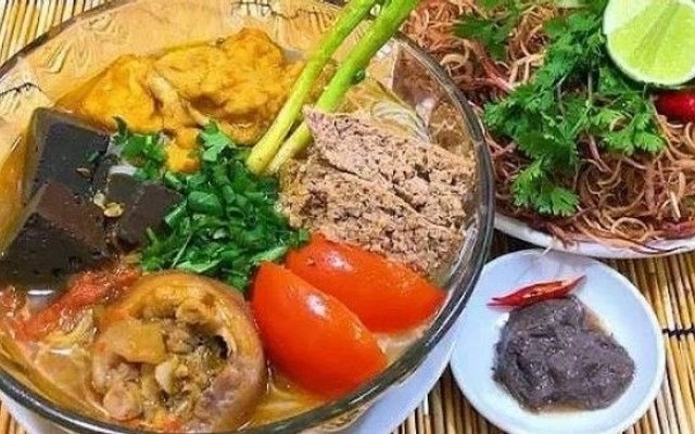 Bún Riêu Cua & Hủ Tiếu Bò Kho - Chuông Gió
