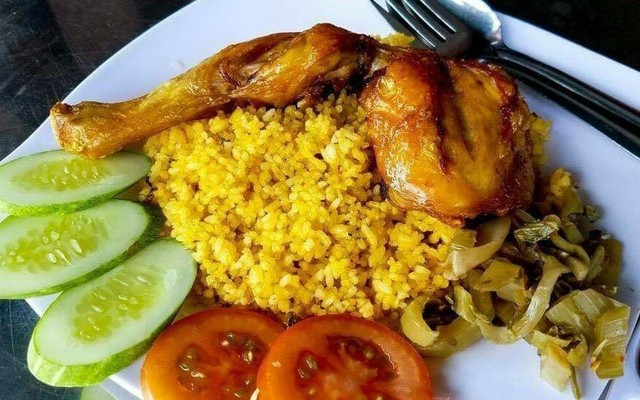 Tiệm Ăn Phong Ký - Mì Xào Giòn & Cơm Chiên Dương Châu - Nơ Trang Long