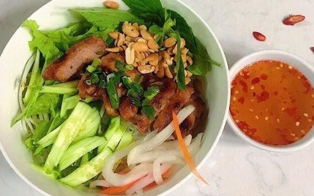 Tiệm Ăn Ông Bà Già - Bún Thịt Nướng & Mì Xào - Phan Trung