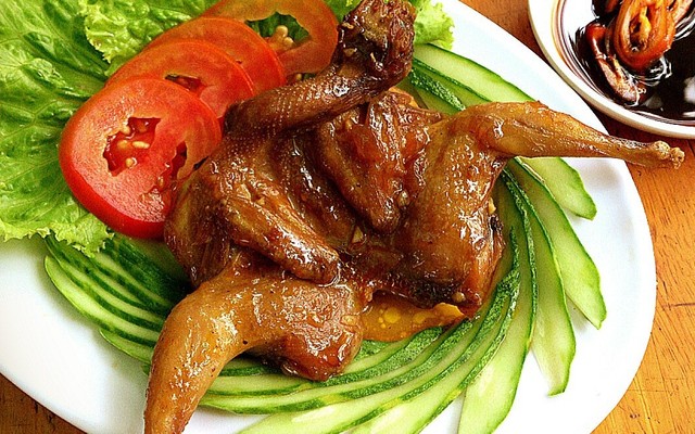 Chú Hai Ăn Vặt Cút Chiên Bơ - Phạm Văn Đồng