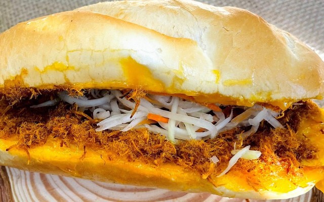 Quán Bánh Mỳ Gà Xé Nóng Giòn - Lê Thị Trung