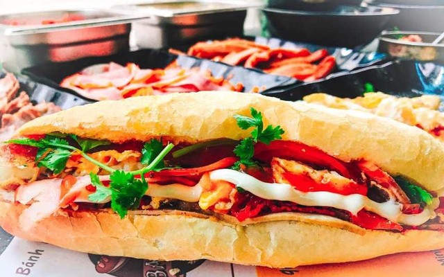 Bánh Mì Bà Vị - Bún Chả & Sốt Vang - 278 Trần Phú