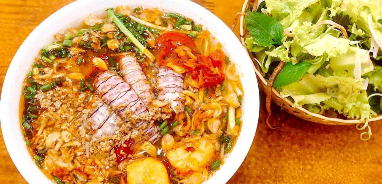 Ăn sáng ở Hà Nội cùng Bún Riêu Cô Hoàn