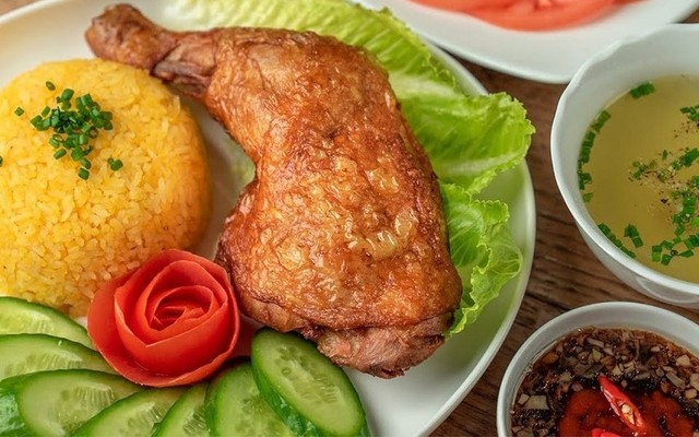 Cơm Gà Xối Mỡ Út Ký 47 - Nguyễn Phúc Chu