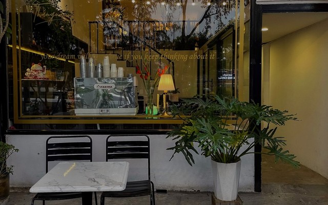 Tiệm Cà Phê Tháng Năm - Phan Văn Trị