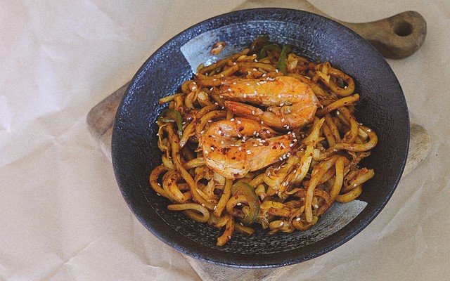 Nhà Cá - Phan Trung