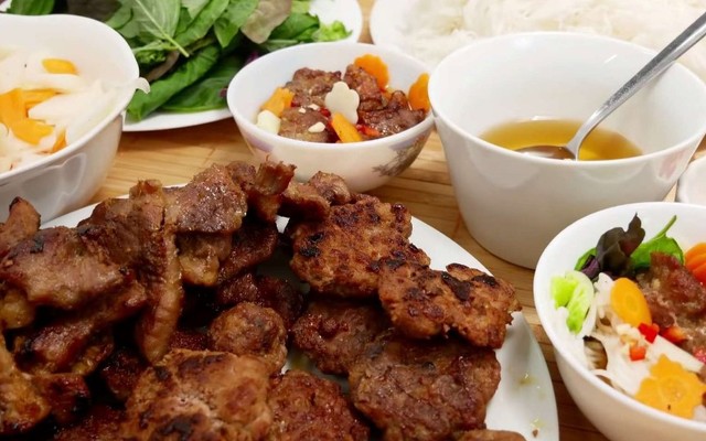 Bếp Cô Quyên - Bún Chả - Thái Hà