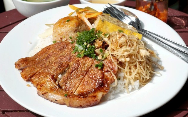 Cơm Tấm Đêm Gò Mây - Nguyễn Thị Tú