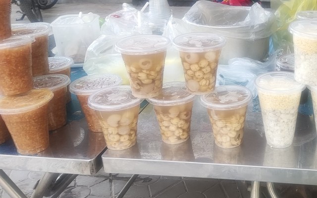 Cô Gấm - Chè Các Loại - Lê Lợi