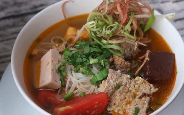 Quán Kim Thơ - Hủ Tiếu & Bún Riêu - Nguyễn Hoàng