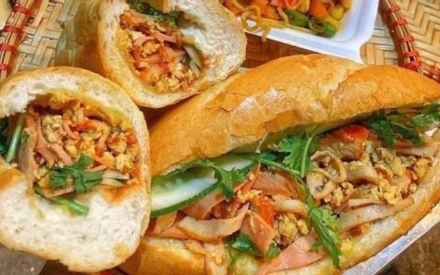Quán Giang Còi - Bánh Mỳ & Bún - 112 Nguyễn Đình Chiểu