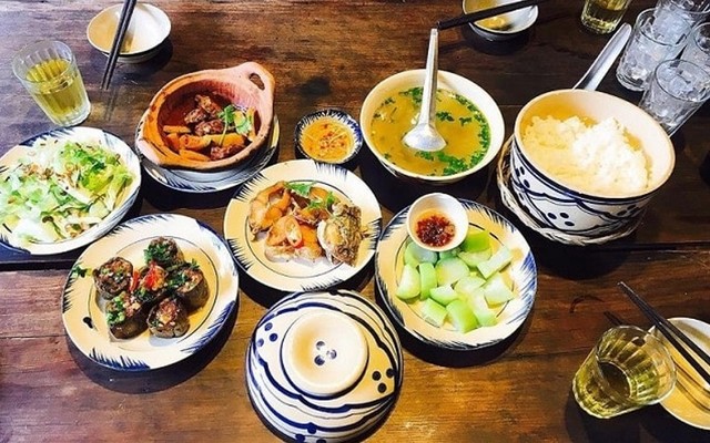 Cơm Nhà - 22 Hồng Thái