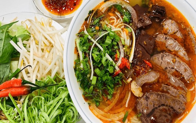 Bún Bò Cô Bé - Chấn Hưng