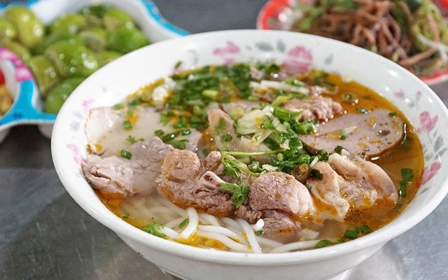 A Trung - Bún Bò Huế - Cách Mạng Tháng Tám