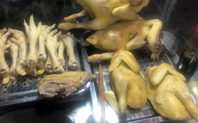 Quán Cầu Thang Nhà C6 - Bún Miến Ngan & Mỳ Gà Tần - Đặng Văn Ngữ