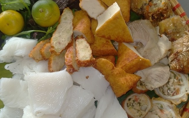 Bún Đậu Mẹt Cô Út - Đường Bờ Sông Sét