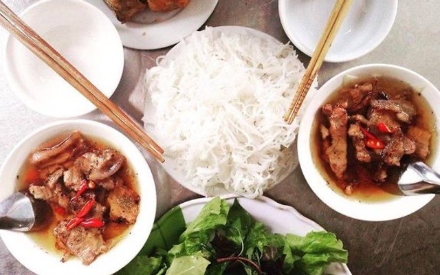 Chị Vân - Bún Chả Quạt - Hồ Sen