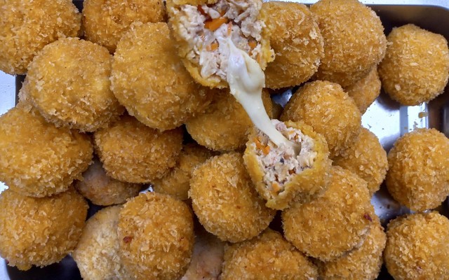 Xôi Chiên Ngọc Hồi - Xôi Chiên & Bánh Gà