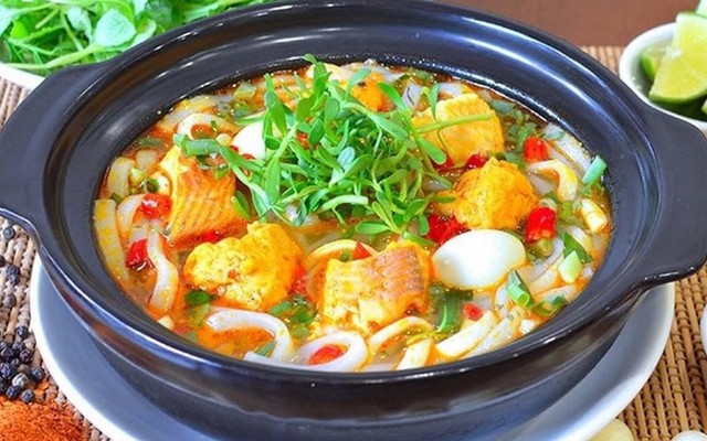 Bánh Canh Cá Lóc Cô Oanh - Bún Bò Huế - Nguyễn Công Trứ