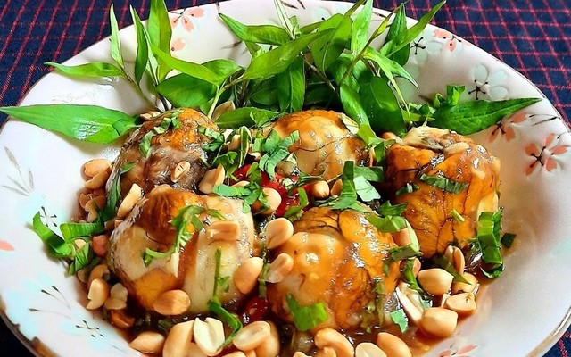 Ăn Vặt Tí Ốc - Hột Vịt Lộn Xào Me & Cá Viên Chiên