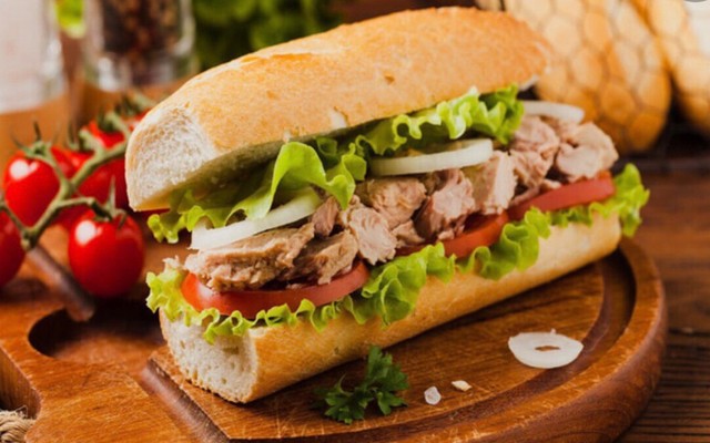 Cô 4 - Bánh Mì Chả Cá Bình Thuận - Trần Minh Trí