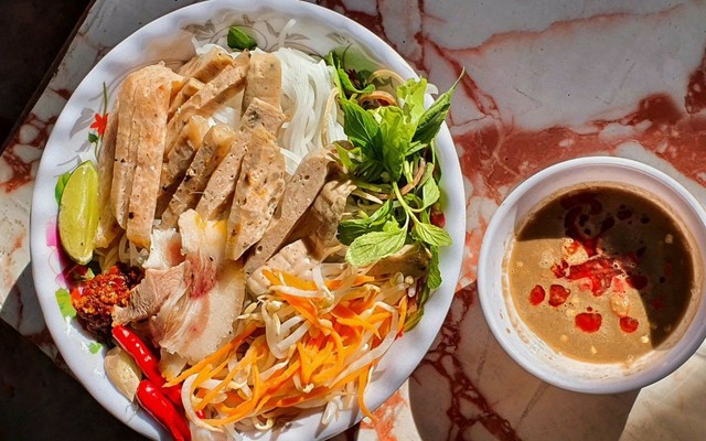 Thìn Bún Thịt Nướng & Bún Mắm Nêm - Văn Cao