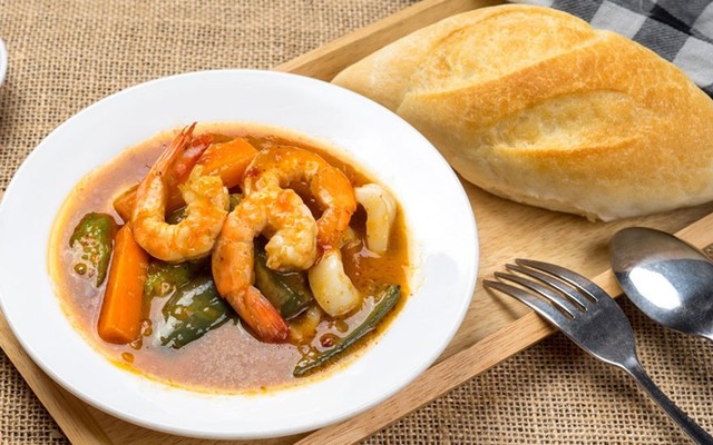 Bready Bánh Mì Tươi - Burger Đĩa Bay - Trần Mai Ninh