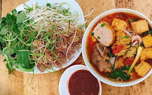 Quán Bún Riêu Chợ Nội Hoá - QL1K