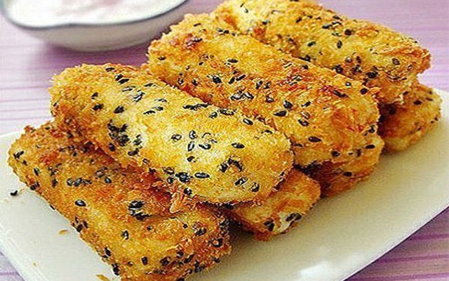 Tiệm Chuối Chiên Mè - Cách Mạng Tháng 8