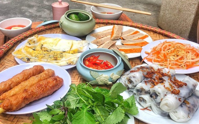 Bánh Cuốn & Bánh Ướt Nóng Ị - Huỳnh Tấn Phát