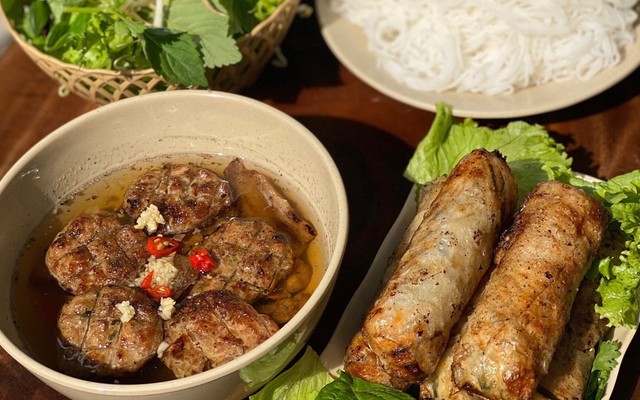 Tiệm Bún Chả Đông Đô - Hàng Vải