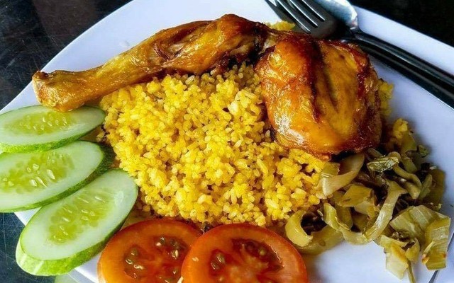 Cơm Gà Xối Mỡ Minh Hoa - Cây Keo