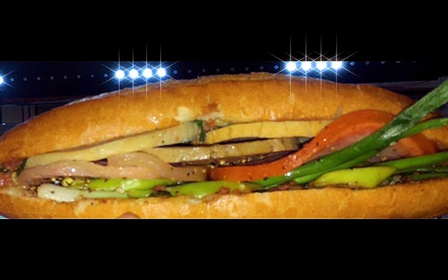 BÁNH MÌ MỆ MUI - BÚN BÒ MỆ MUI