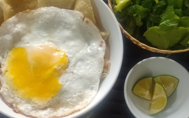 Cao Lầu & Bánh Mì LucKy - Nguyễn Phan Vinh