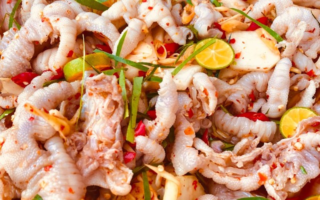 Tiệm Chân Gà Sả Tắc Sốt Thái - Cách Mạng Tháng 8