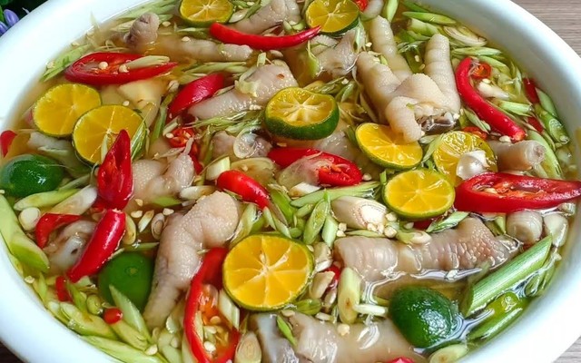 Chân Gà Sả Tắc & Nem Nắm - Tân Triều