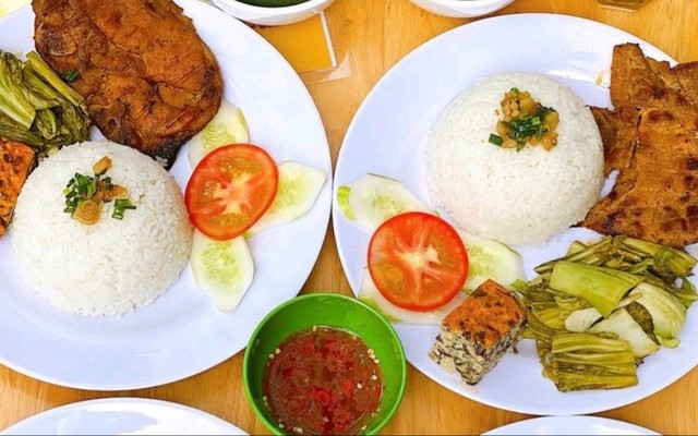 Cơm Sườn Phất Cô Béo - Cơm Sườn & Bún Chả Quạt