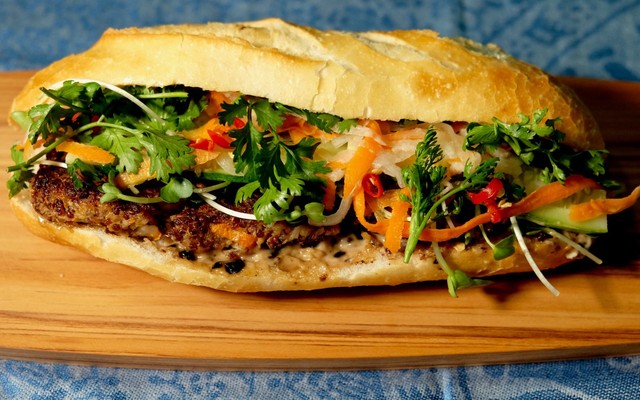 Bánh Mỳ Vinh Péo - Bánh Mỳ Sài Gòn - Lê Lợi