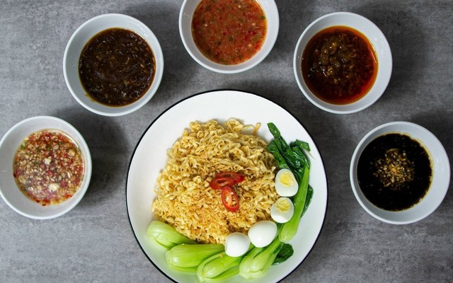 Mì Trộn Sốt Muối Ớt Năm Ơi! - Hậu Giang