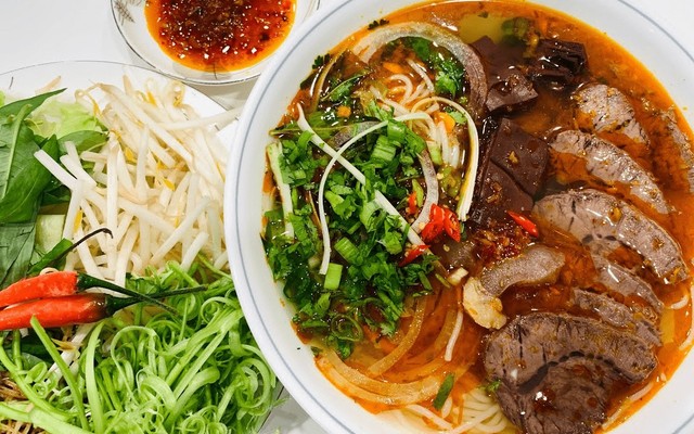 Bún Bò Huế Mai Lan - Bún Bò Tái Gân & Bún Bò Gân