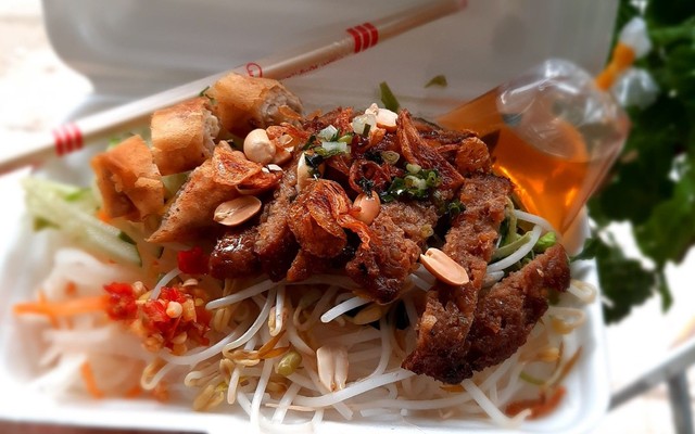 Bún Thịt Nướng - Thu Coffee - Nguyễn Việt Hồng