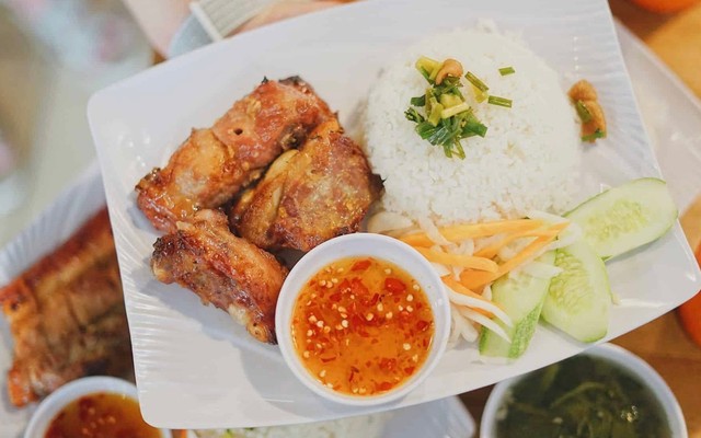 QUÁN CƠM HAI LƯỢNG - NGUYỄN VĂN QUÁ