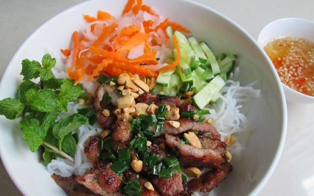 Bún Thịt Nướng Chả Giò Nhà Làm Úc Thảo - Đường Số 1