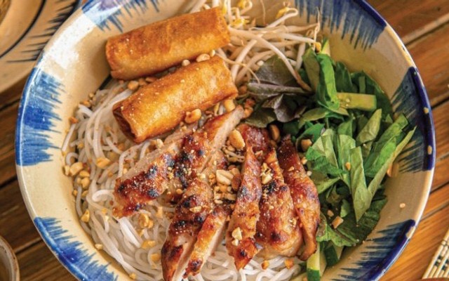 Má Năm Quán - Cháo & Bánh Canh Cá Lóc - Châu Văn Tiếp