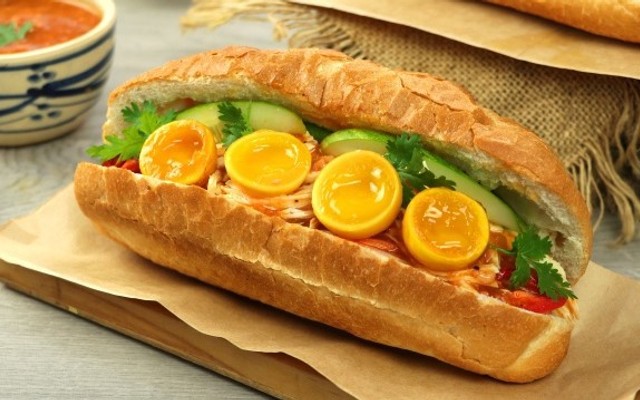 Tiệm Bánh Mì Mặt Trăng - Tô Hiệu - Shop Online